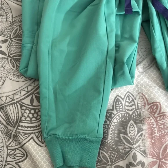 FIGS Jogger Scrub Pants -Teal with Navy Blue Drawstring - Picture 2 of 6